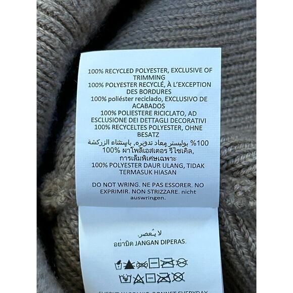 Alo Everyday Beanie in Gravel - Picture 6 of 6